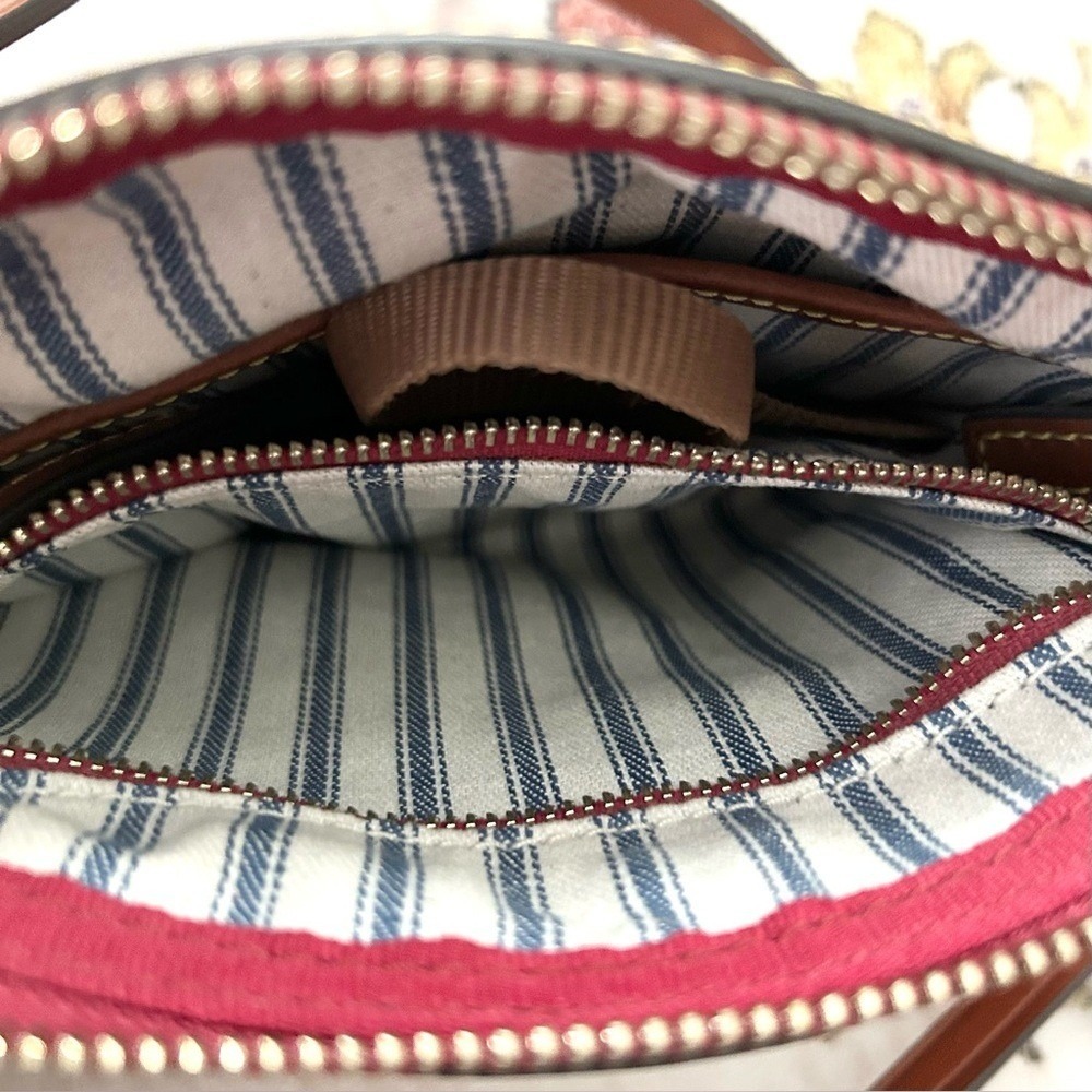 Dooney & Bourke Wayfarer Domed Zip Crossbody Bag Purse Red‎ Casual Travel Light - Picture 11 of 12